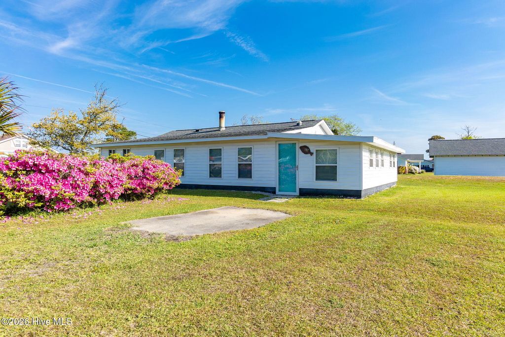 187 Mullens Drive, Harkers Island, NC 28531