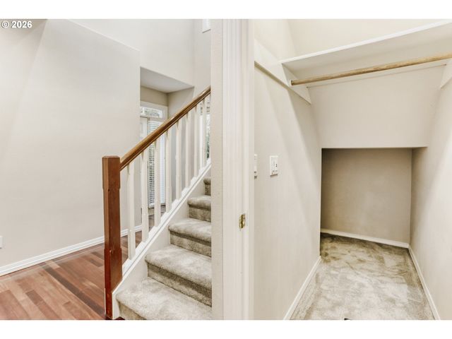 3696 CARMAN Dr, Lake Oswego, OR 97035