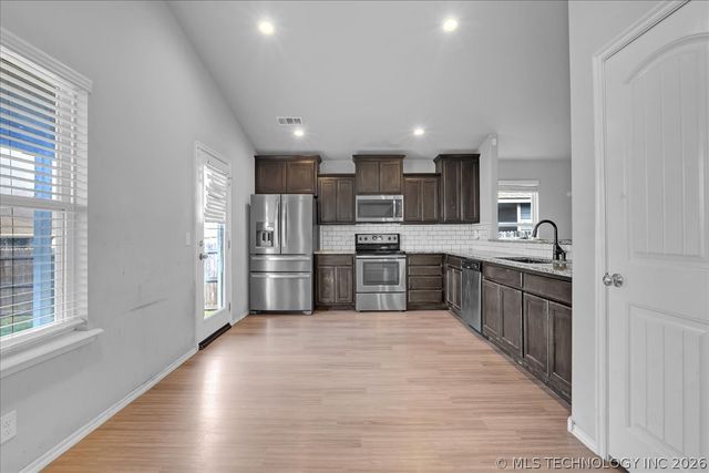 9044 S 254th East Avenue, Broken Arrow, OK 74014