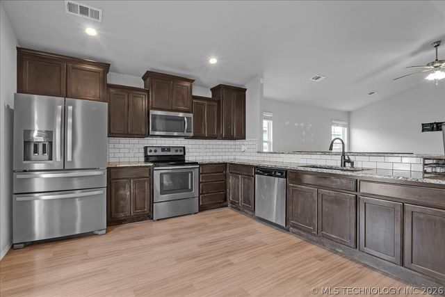 9044 S 254th East Avenue, Broken Arrow, OK 74014