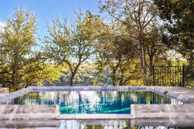 7302 Matisse Pointe DR, Jonestown, TX 78645
