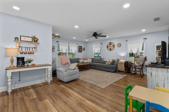 304 Englewood St, Longview, TX 75601