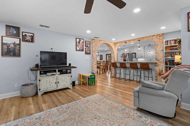 304 Englewood St, Longview, TX 75601