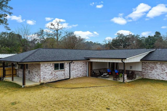 304 Englewood St, Longview, TX 75601