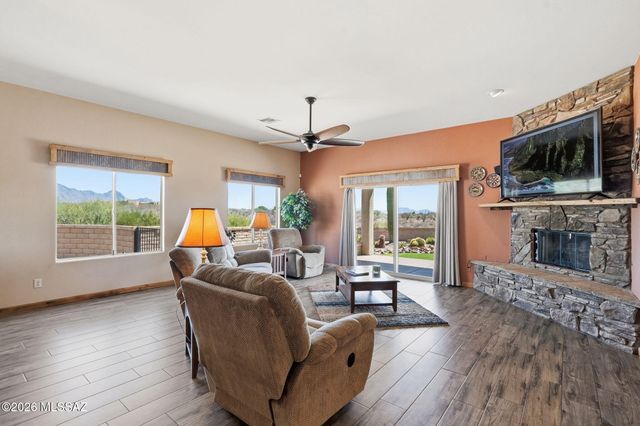 646 E Bent Branch Place, Green Valley, AZ 85614
