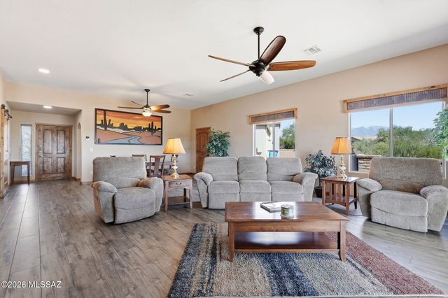 646 E Bent Branch Place, Green Valley, AZ 85614