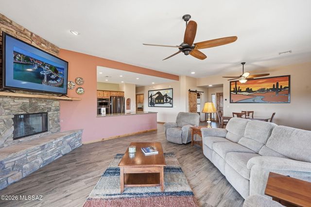 646 E Bent Branch Place, Green Valley, AZ 85614