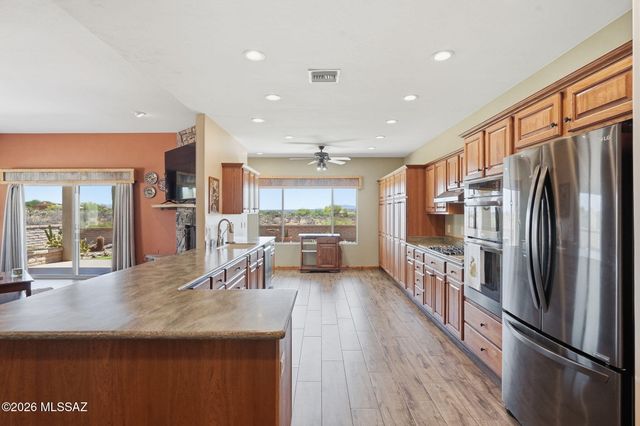 646 E Bent Branch Place, Green Valley, AZ 85614