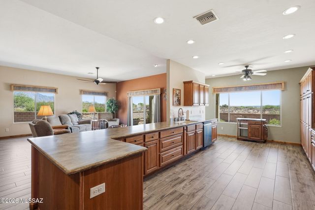 646 E Bent Branch Place, Green Valley, AZ 85614