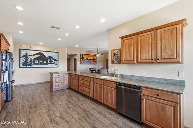 646 E Bent Branch Place, Green Valley, AZ 85614
