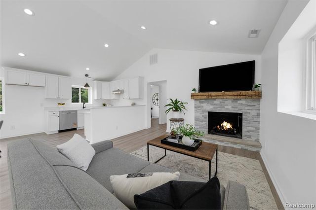 2694 Vendome Avenue, Rochester Hills, MI 48309