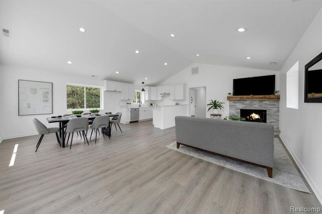 2694 Vendome Avenue, Rochester Hills, MI 48309