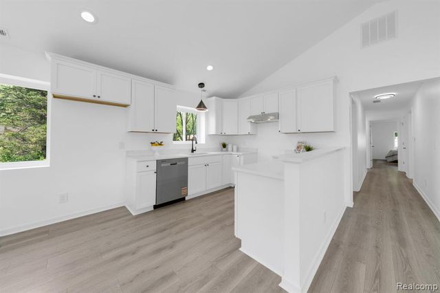 2694 Vendome Avenue, Rochester Hills, MI 48309