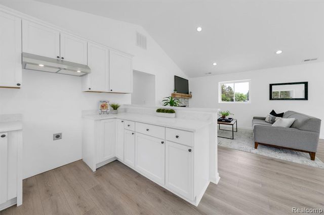 2694 Vendome Avenue, Rochester Hills, MI 48309