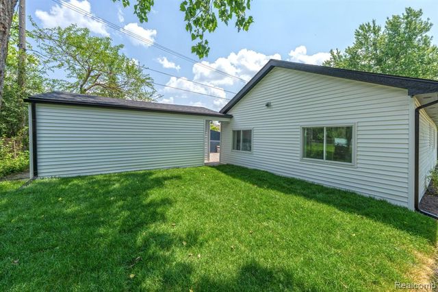 2694 Vendome Avenue, Rochester Hills, MI 48309