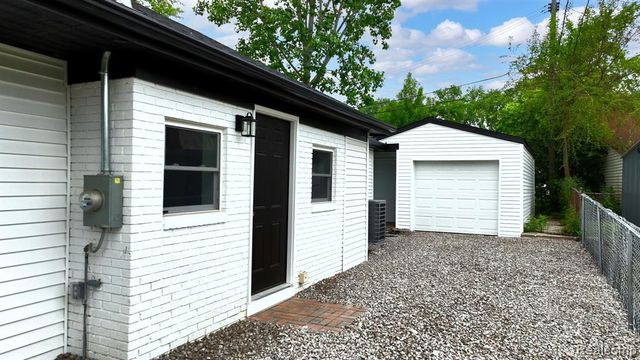 2694 Vendome Avenue, Rochester Hills, MI 48309