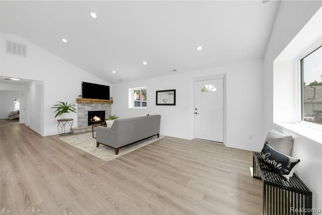 2694 Vendome Avenue, Rochester Hills, MI 48309