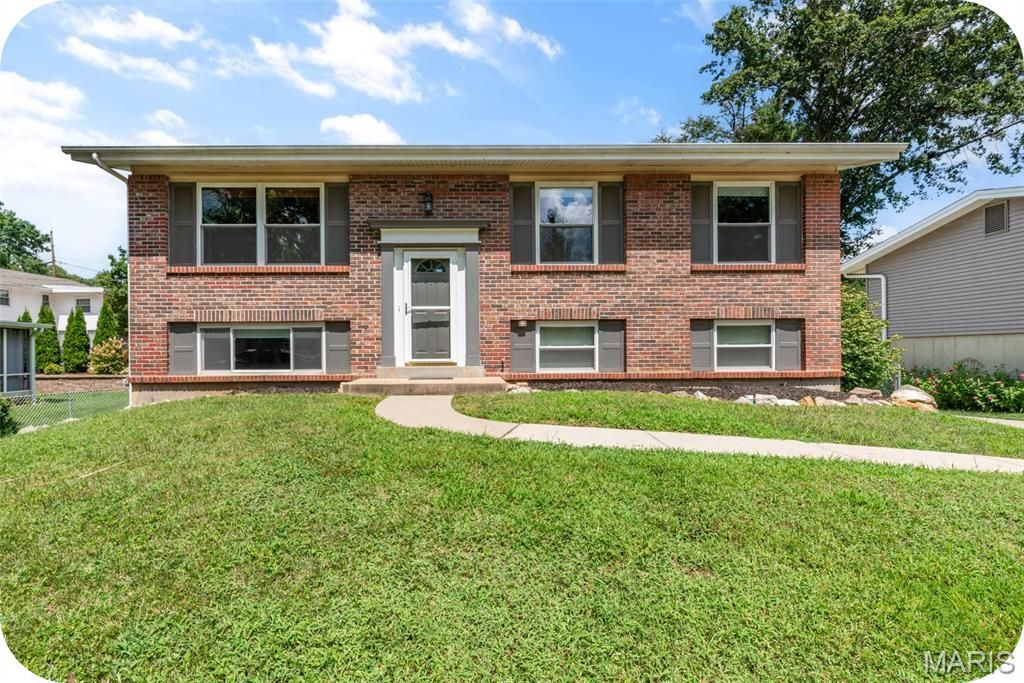 1027 Villaview Drive, Manchester, MO 63021