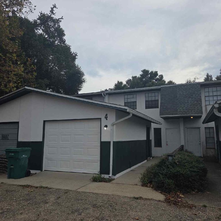 90 6Th Avenue 4, Shalimar, FL 32579