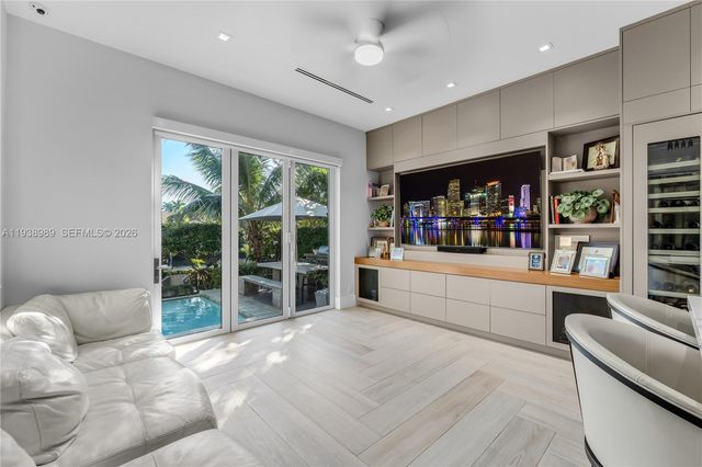 4819 University Drive 4819, Coral Gables, FL 33146