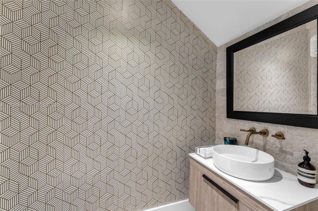 4819 University Drive 4819, Coral Gables, FL 33146