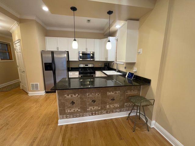 1528 N Hudson Avenue 2, Chicago, IL 60610