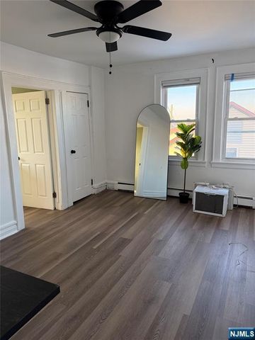 403-405 7th Street 3rd floor, Newark, NJ 07107