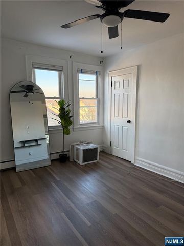 403-405 7th Street 3rd floor, Newark, NJ 07107