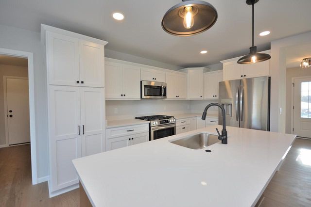 N53W19798 Kingair DRIVE, Menomonee Falls, WI 53051