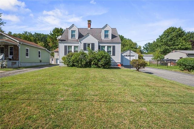 2189 Woodbine Dr, Hermitage, PA 16148