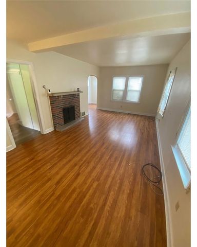 2189 Woodbine Dr, Hermitage, PA 16148