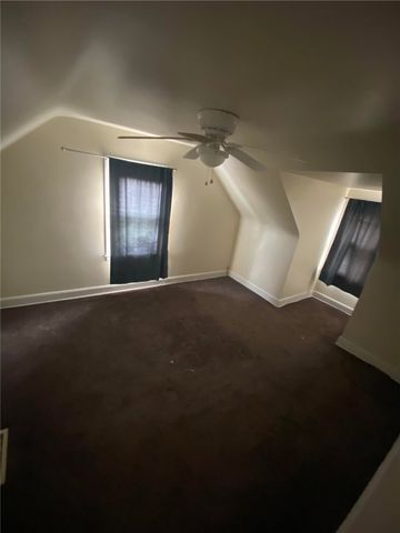 2189 Woodbine Dr, Hermitage, PA 16148