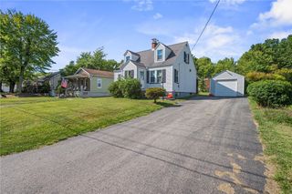 2189 Woodbine Dr, Hermitage, PA 16148
