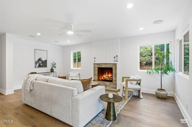 947 Golden Crest Avenue, Thousand Oaks, CA 91320