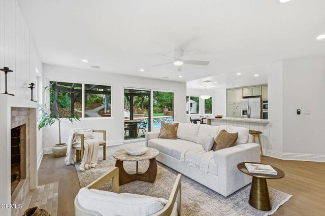 947 Golden Crest Avenue, Thousand Oaks, CA 91320