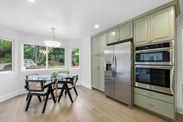 947 Golden Crest Avenue, Thousand Oaks, CA 91320