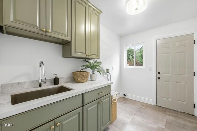 947 Golden Crest Avenue, Thousand Oaks, CA 91320