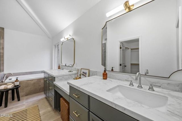 947 Golden Crest Avenue, Thousand Oaks, CA 91320