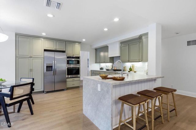 947 Golden Crest Avenue, Thousand Oaks, CA 91320