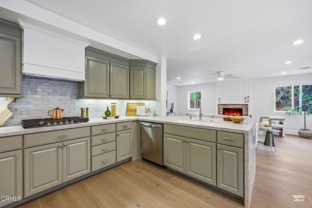947 Golden Crest Avenue, Thousand Oaks, CA 91320
