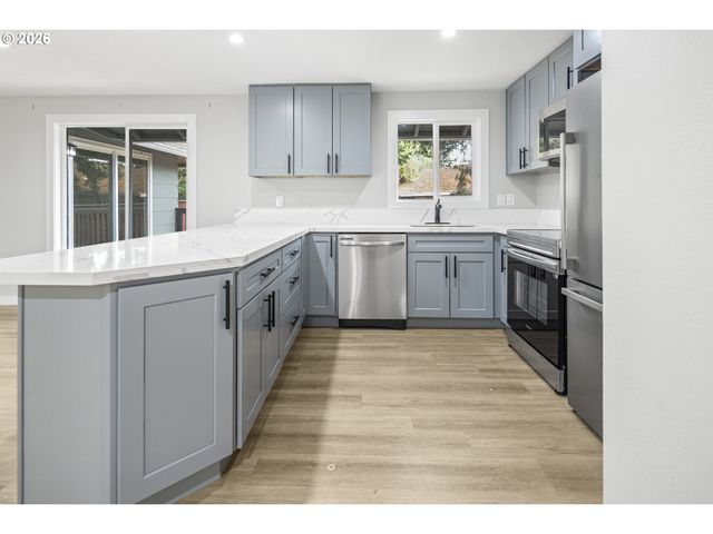 2013 Ne ROBERTS Ct, Gresham, OR 97030