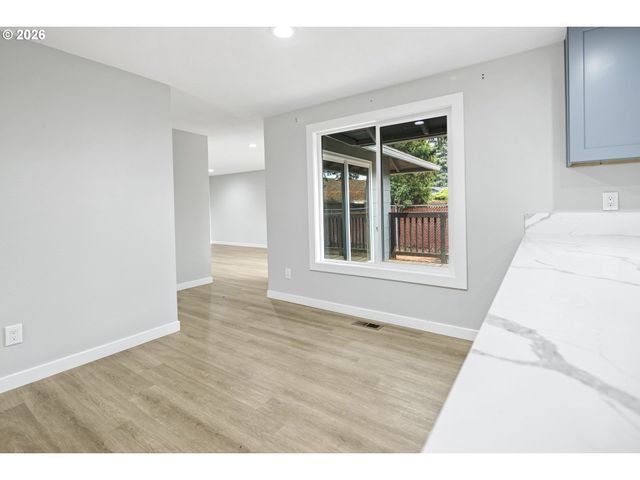 2013 Ne ROBERTS Ct, Gresham, OR 97030