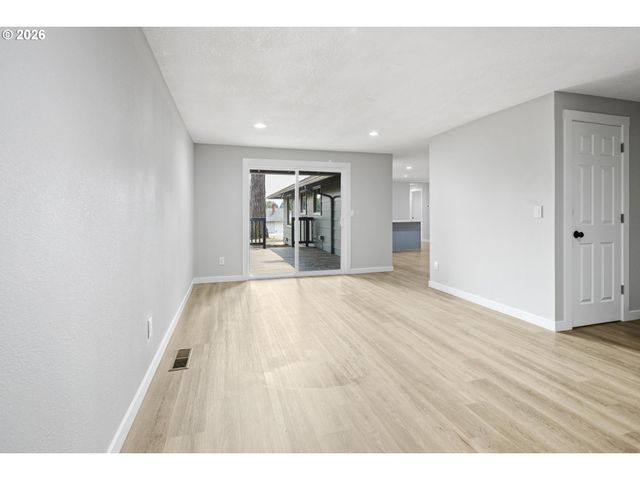 2013 Ne ROBERTS Ct, Gresham, OR 97030