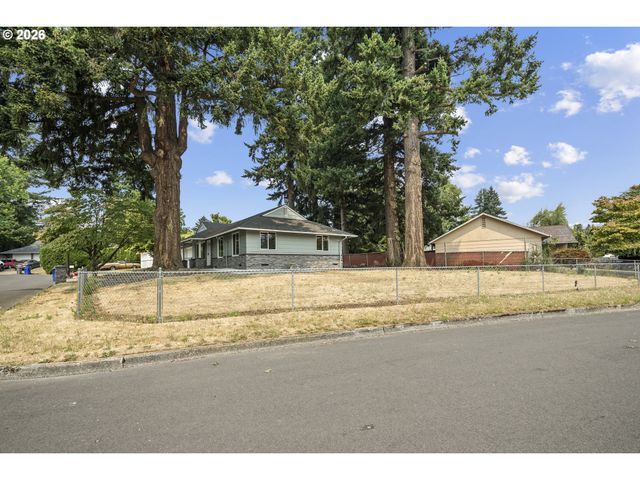 2013 Ne ROBERTS Ct, Gresham, OR 97030