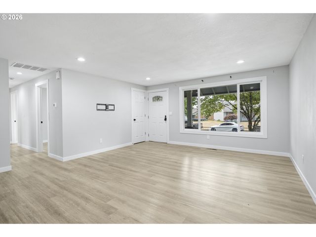 2013 Ne ROBERTS Ct, Gresham, OR 97030