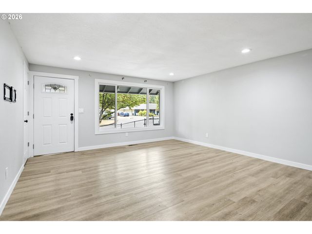2013 Ne ROBERTS Ct, Gresham, OR 97030