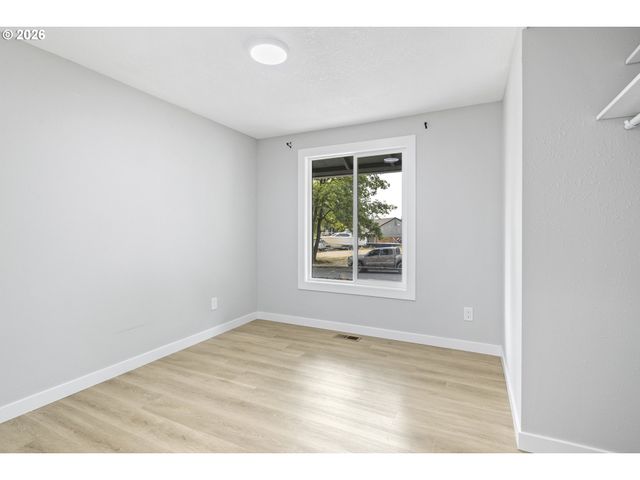 2013 Ne ROBERTS Ct, Gresham, OR 97030