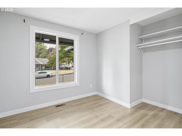 2013 Ne ROBERTS Ct, Gresham, OR 97030