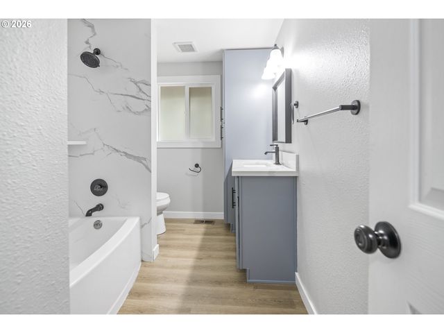 2013 Ne ROBERTS Ct, Gresham, OR 97030