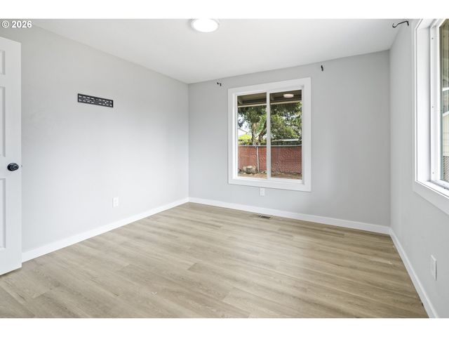 2013 Ne ROBERTS Ct, Gresham, OR 97030